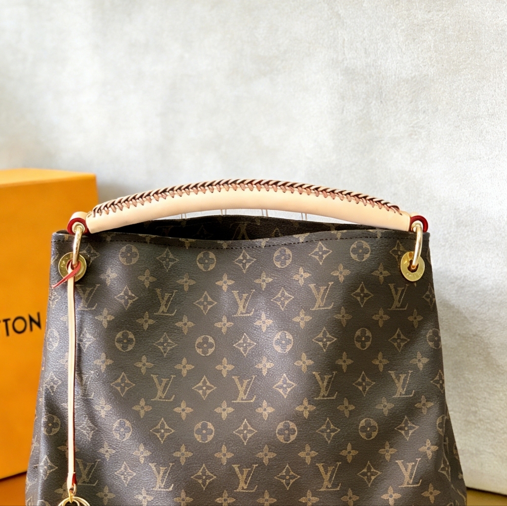 Louis Vuitton Artsy MM Monogram